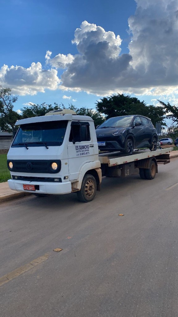 Guincho transportando SUV